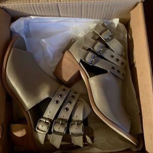 Diego Di Lucca Royalty Leather sandle.